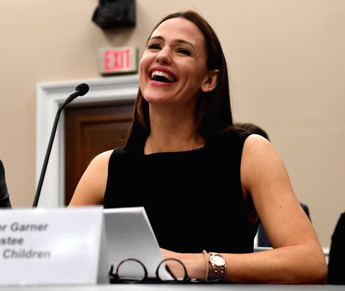Jennifer Garner reunites with 'Alias' co-stars Victor Garber, Ron Rifkin - Vimarsana News