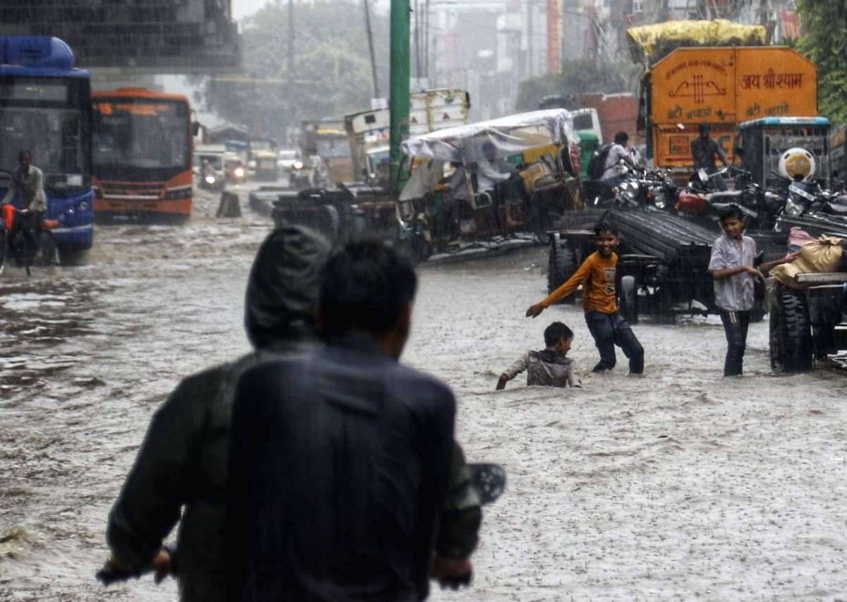 Delhi HC seeks Chief Secy, Finance Secy's appearance on petitions over deteriorating drainage system - Vimarsana News