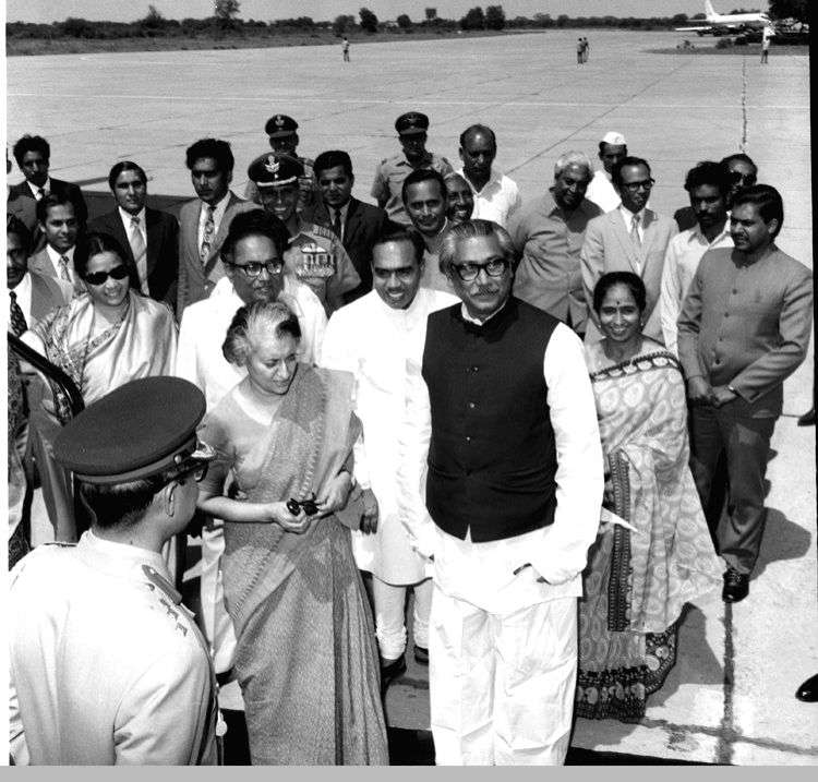 When Indira Gandhi and her cabinet received Sheikh Mujib at Palam - Vimarsana News
