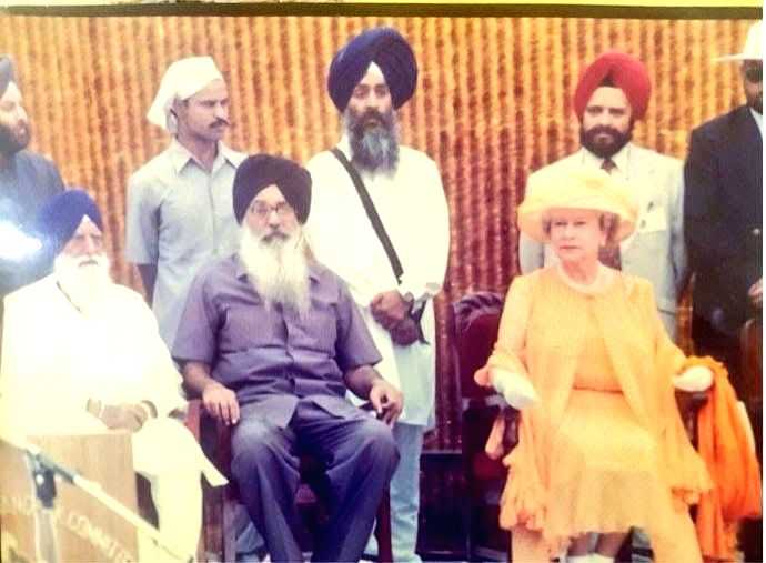 When Queen Elizabeth II visited Golden Temple, Jallianwala Bagh in 1997 - Vimarsana News