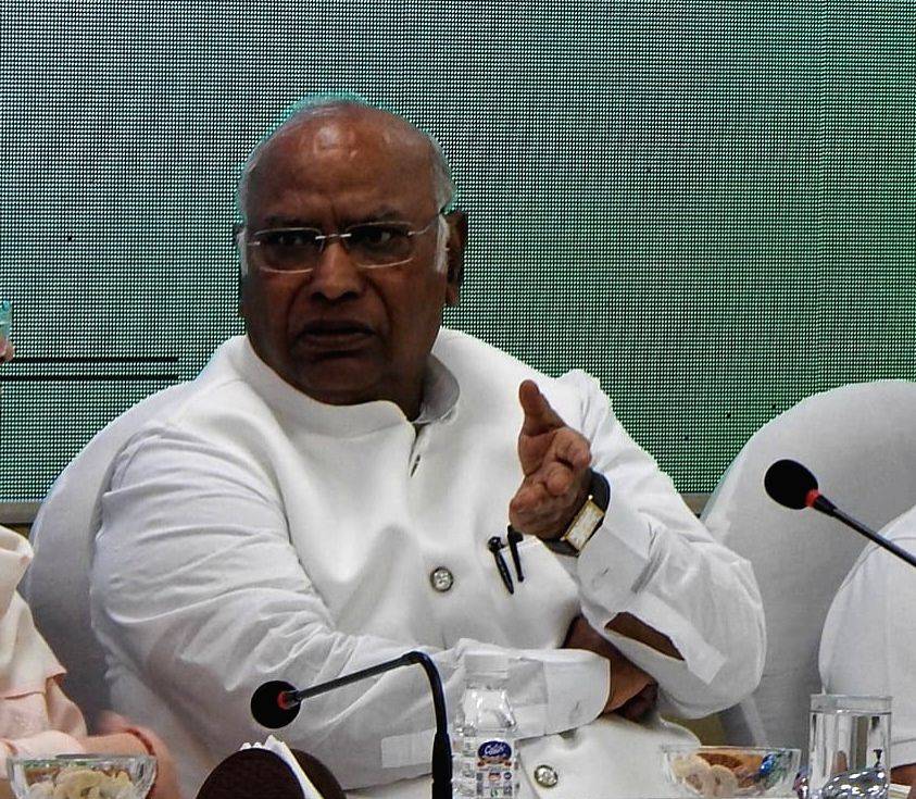 Kharge chairs CEC for MP, to finalise candidates for Assembly polls - Vimarsana News
