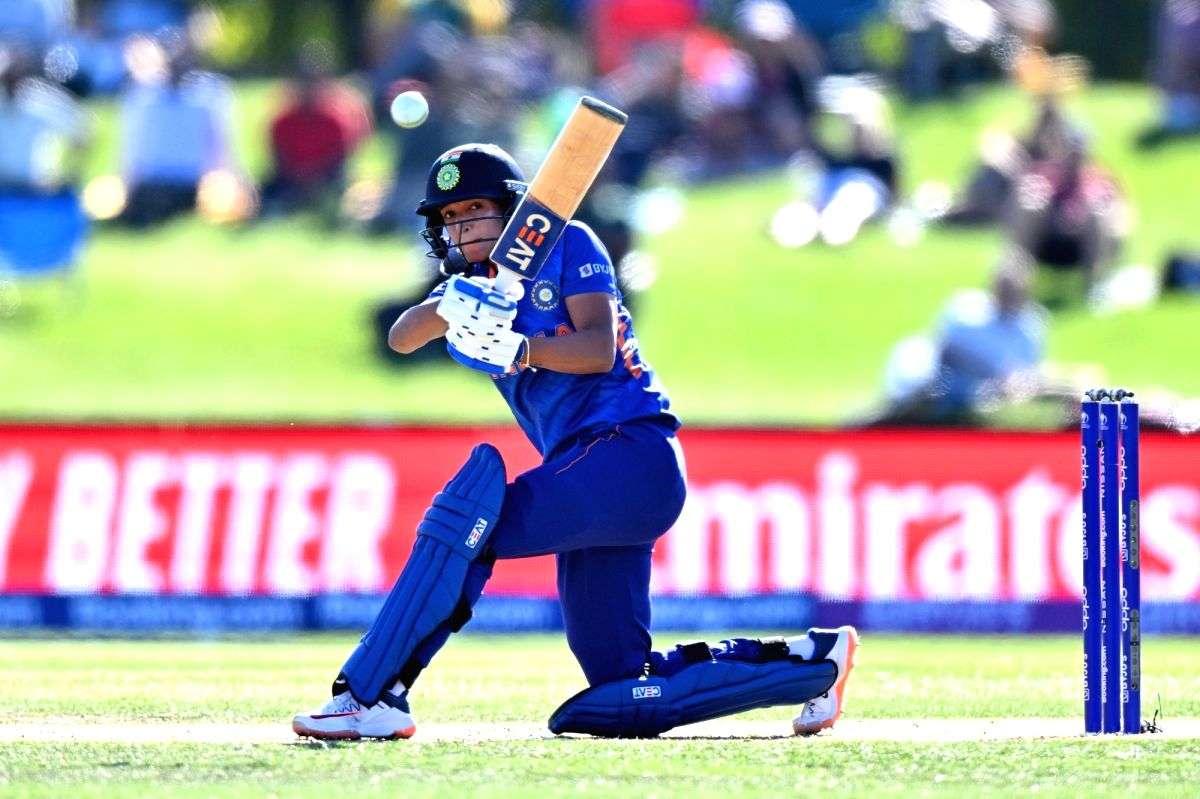Women's T20 World Cup: Harmanpreet fit to play against Pakistan; injured Smriti doubtful, says coach Kanitkar (Ld) - Vimarsana News