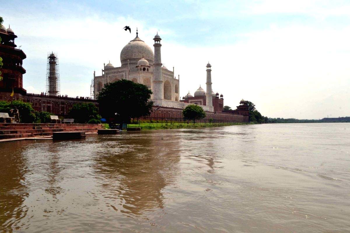 Decks cleared for rubber check dam on Yamuna downstream of Taj Mahal - Vimarsana News