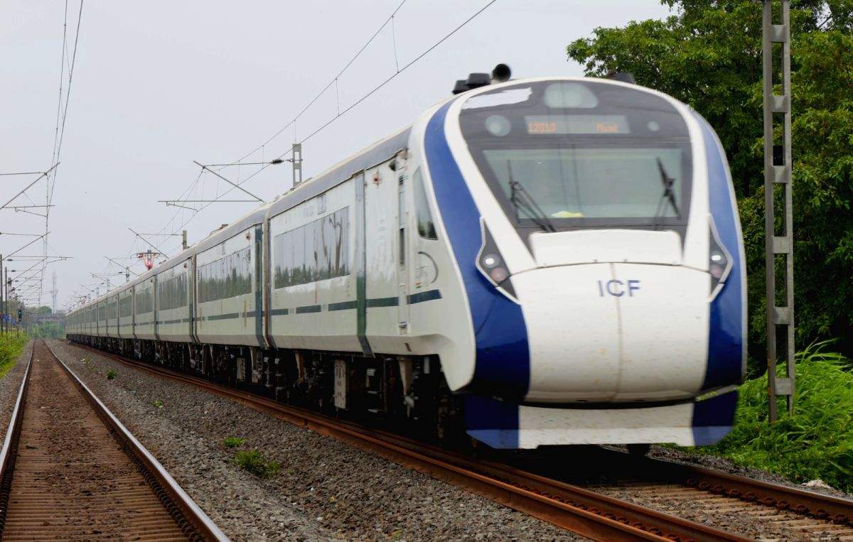 Stones pelted at Vande Bharat train in UP - Vimarsana News