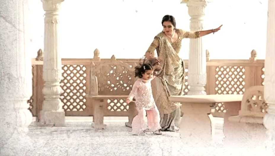 'Ye Galiyan Ye Chaubara' motion poster marks Padmini Kolhapure's birthday - Vimarsana News