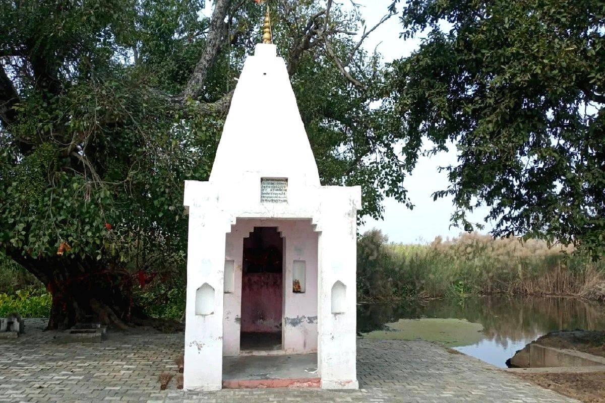 Silver necklaces stolen as thieves rob Hindu temple in Pakistan - Vimarsana News