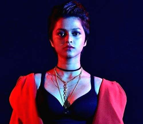 'Manike Mage Hithe' singer Yohani signs major music label deal - Vimarsana News