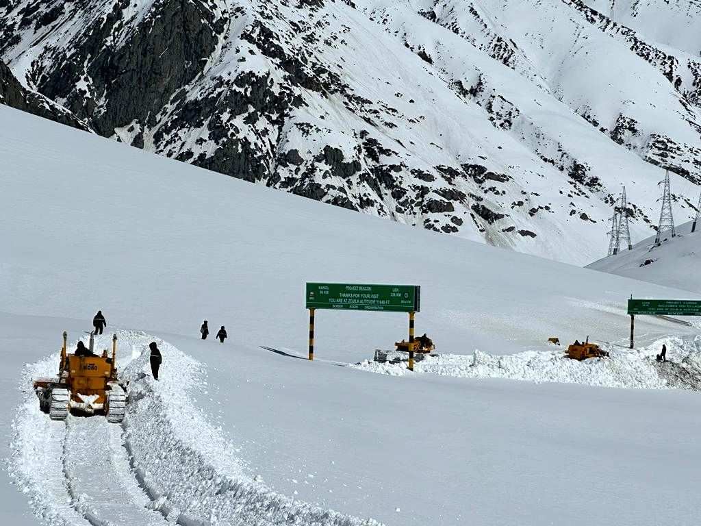 Bandipora-Gurez road in J&K re-opens for traffic after 2 months - Vimarsana News
