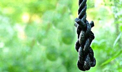 UP boy emulates act seen in reels, hangs himself to death - Vimarsana News