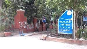 342 security guards at Delhi's LNJP hospital go on strike, allege delay in salary and fraud - Vimarsana News