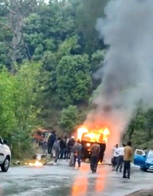 5 soldiers killed as army vehicle catches fire in J&K's Poonch (Ld) - Vimarsana News