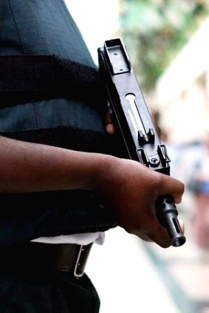 6 injured as bank guard's gun goes off accidentally in UP district - Vimarsana News
