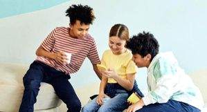 95% of Indian parents concerned about child's screen addiction, says report - Vimarsana News