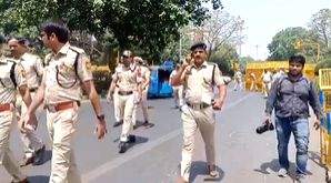 AAP protest: Entry and exit at ITO metro station closed - Vimarsana News