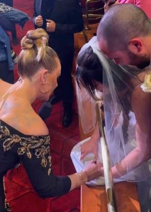 Adele signs bride's wedding dress who cut her big day short to attend concert - Vimarsana News