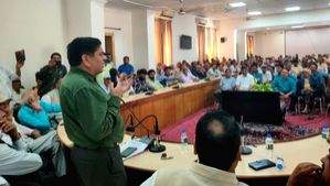 Ahead of LS polls, PoJK refugees call on political parties to clear stand on their demands - Vimarsana News