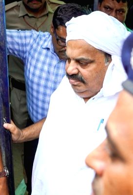 UP: Pistol recovered from house of Atiq's lawyer - Vimarsana News