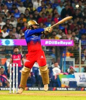IPL 2024: Dinesh Karthik survives controversial lbw decision by TV umpire, RR left fuming - Vimarsana News
