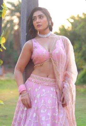 Anjali Tatrari turns from boss lady to loudmouth for her duplicate role in 'Vanshaj' - Vimarsana News