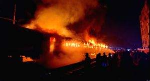 Benapole Express torched in Dhaka, 5 dead - Vimarsana News