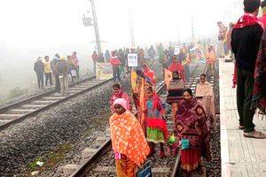 Bengal: Tribal body's strike demanding separate code for 'Sarna' religion evokes partial impact - Vimarsana News
