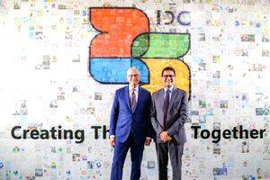 Bill Gates visits Microsoft India Development Centre - Vimarsana News