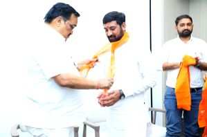 BJP expands Gujarat cadre with high-profile inductions from rival parties - Vimarsana News