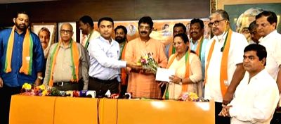 BJP has 11 Christian MLAs in Goa; all but one are Cong turncoats - Vimarsana News