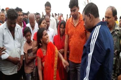 Jharkhand: BJP leader's body found hanging from tree - Vimarsana News