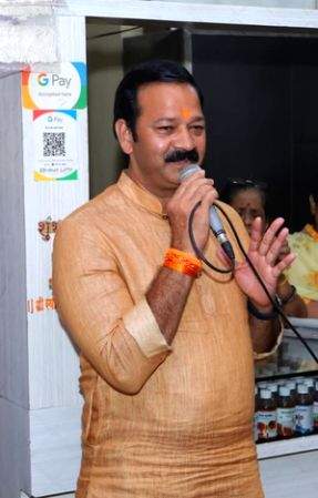Thane shocker: BJP MLA shoots Shiv Sena leader inside police station in CM's home district; nabbed (Ld) - Vimarsana News