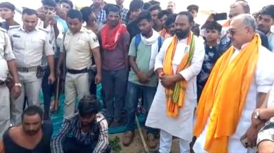 BJP MP chases, collars three bike-borne snatchers in Bihar's Aurangabad with aides' help - Vimarsana News