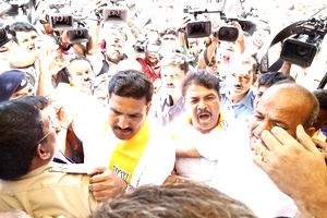 BJP protest in K'taka to counter Cong's 'Chalo Delhi', 30 detained - Vimarsana News