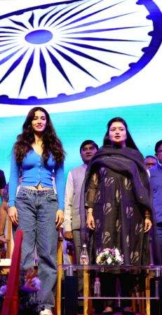 Bollywood actress Disha Patani attends Khel Mahotsav in Jamnagar; Okhamandal Dwarkesh XI wins final match - Vimarsana News