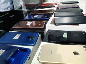 Centre slashes import duty on mobile phone parts to 10% - Vimarsana News