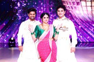 Choreographer Ashish Patil gives Karuna Pandey his 'Manacha Mujra' - Vimarsana News