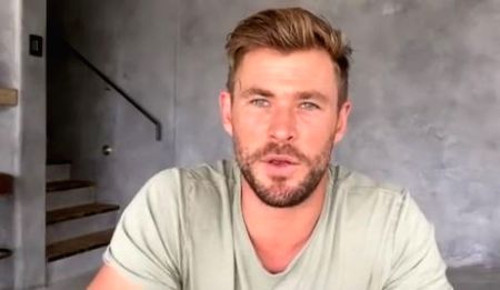 Chris Hemsworth caught 'Emmerdale' actor picking his nose on the toilet - Vimarsana News