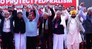 CM Vijayan leads protest against Centre at Jantar Mantar, Cong says 'misgovernance' - Vimarsana News