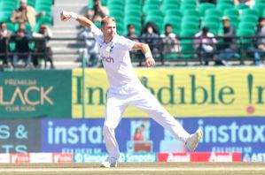 James Anderson becomes first pace bowler to pick 700 Test wickets - Vimarsana News