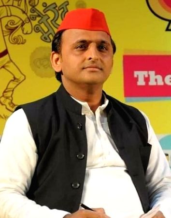 Akhilesh continues to lose friends when he needs them the most - Vimarsana News
