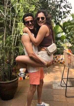 Drashti Dhami wishes 'sexy pati' on b'day: 'Thank you for dealing with my sleep talking' - Vimarsana News