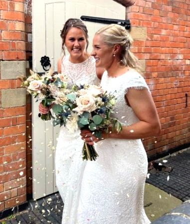 England women cricketers Katherine Brunt and Natalie Sciver tie the knot - Vimarsana News