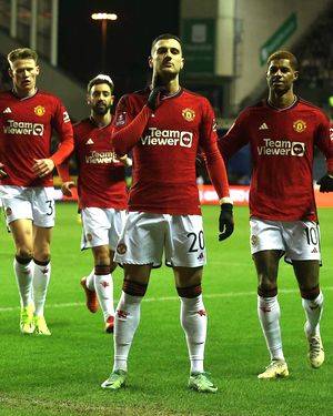 FA Cup: Dalot's strike, Fernandes' penalty send Man Utd into fourth round - Vimarsana News