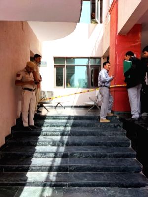 Saket court firing: Woman stable; teams formed to nab suspect, say Delhi Police - Vimarsana News