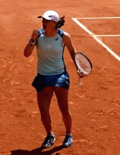 French Open: Swiatek beats Kovinic to extend her winning streak to 31, Begu halts Jeanjean