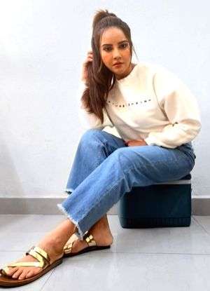 Geetanjali Mishra's winter wardrobe includes vibrant shawls, woollen jacket - Vimarsana News