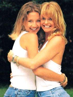 Goldie Hawn looks back at 'darling' daughter Kate Hudson's high school days - Vimarsana News