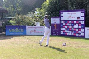 Golf: Saptak Talwar fires 65 for halfway lead at Jaipur Open - Vimarsana News