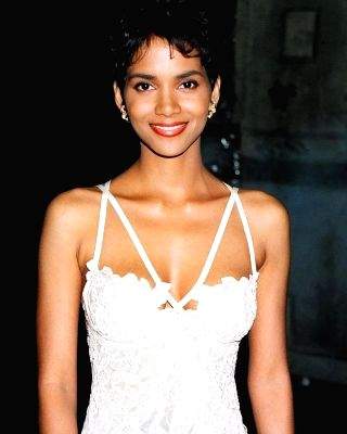 Halle Berry shares playful video with boyfriend Van Hunt - Vimarsana News