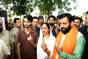 Haryana CM Saini, his predecessor Khattar among early voters - Vimarsana News