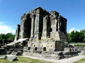 Hindu group performed 'Parikrama' at ASI protected 8th century temple in Kashmir on Jan 22 - Vimarsana News